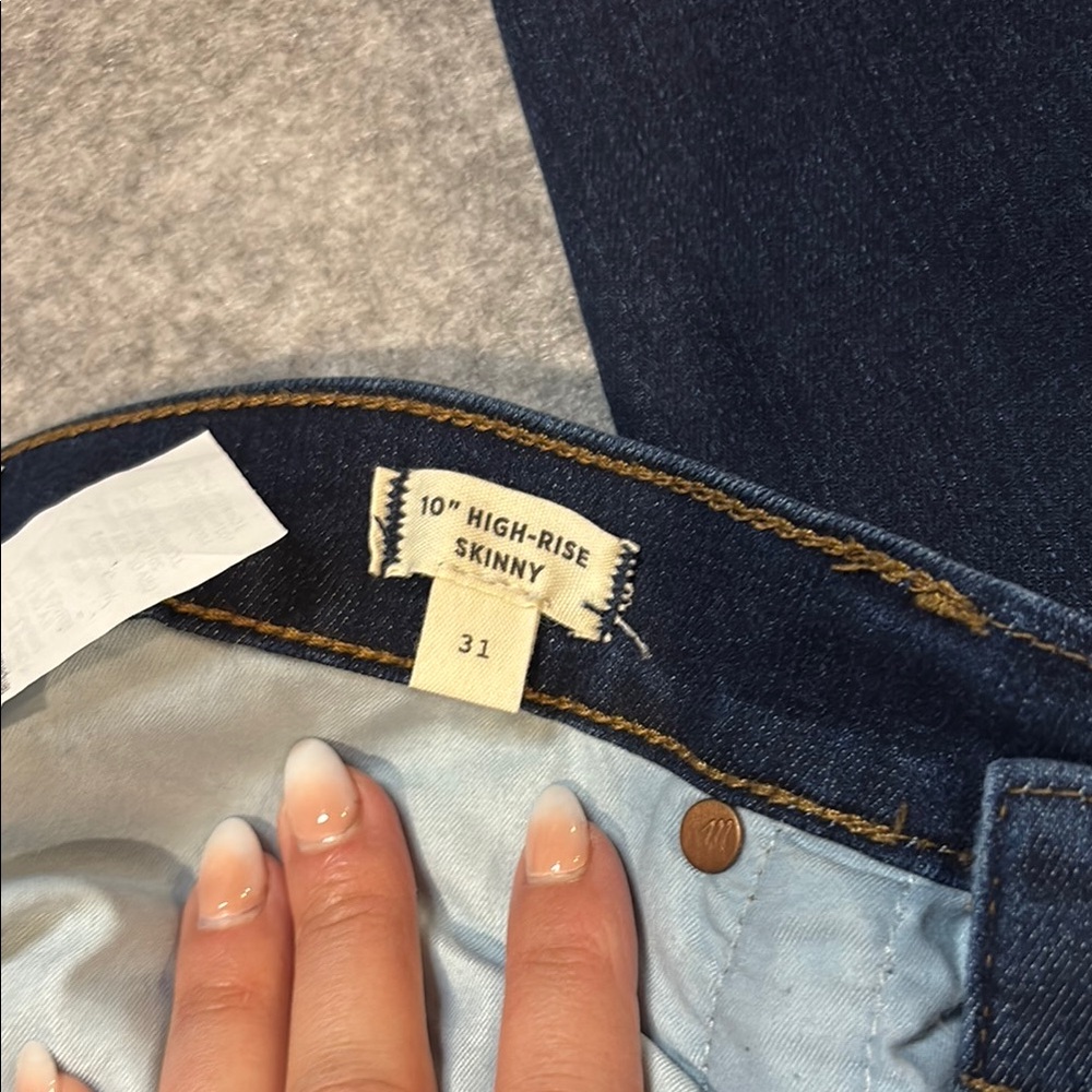 🔥 **Ultimate Style: Madewell 10" High-Rise Skinny Jeans** 🔥 - Picture 10 of 11